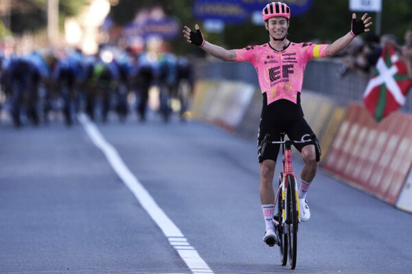 Neilson Powless vyhral Gran Piemonte po odvážnom útoku a 43-kilometrovom sóle