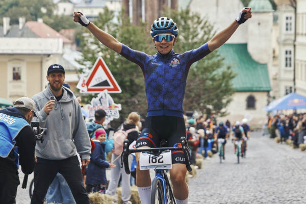 Viki Chladoňová a Marek Čontofalský vyhrali premiéru pretekov Red Bull Hill Chasers v Banskej Štiavnici