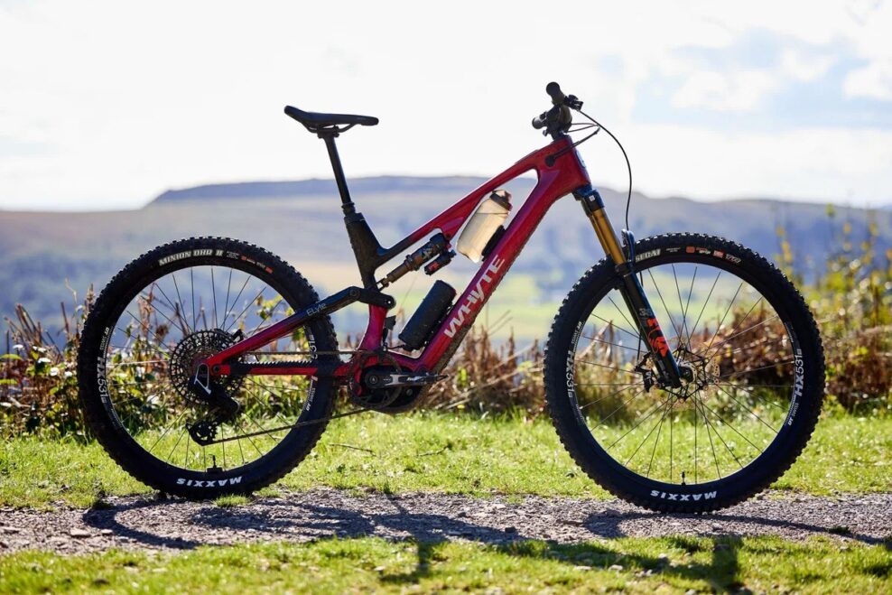 Whyte predstavili e-bike ELyte EVO s pln&yacute;m v&yacute;konom a hmotnosťou 20,8 kg. Bl&iacute;ži sa koniec ľahk&yacute;ch e-bikov?
