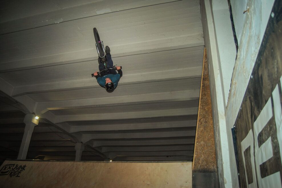 Viktor Vadovič predviedol na Junkride freestyle MTB Indoor Jame v &Scaron;uranoch najlep&scaron;&iacute; v&yacute;kon a pr&aacute;vom sa te&scaron;il z v&iacute;ťazstva (+gal&eacute;ria)