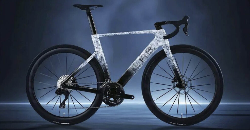 Budú jazdci Astany pretekať v roku 2025 na bicykloch čínskej značky X-Labs?