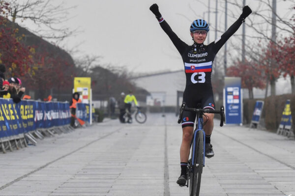 Vikt&oacute;ria Chladoňov&aacute; vyhrala cyklokrosov&eacute; preteky Eur&oacute;pskeho poh&aacute;ra v &Scaron;amor&iacute;ne