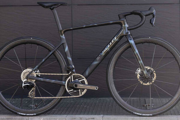 Scott predstavil nový ultraľahký cestný bicykel Addict RC s hmotnosťou len 5,9 kg