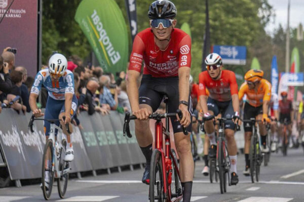 Len 20-ročný Daniel Vysočan z tímu Pierre Baguette mal pozitívny test na krvný doping CERA