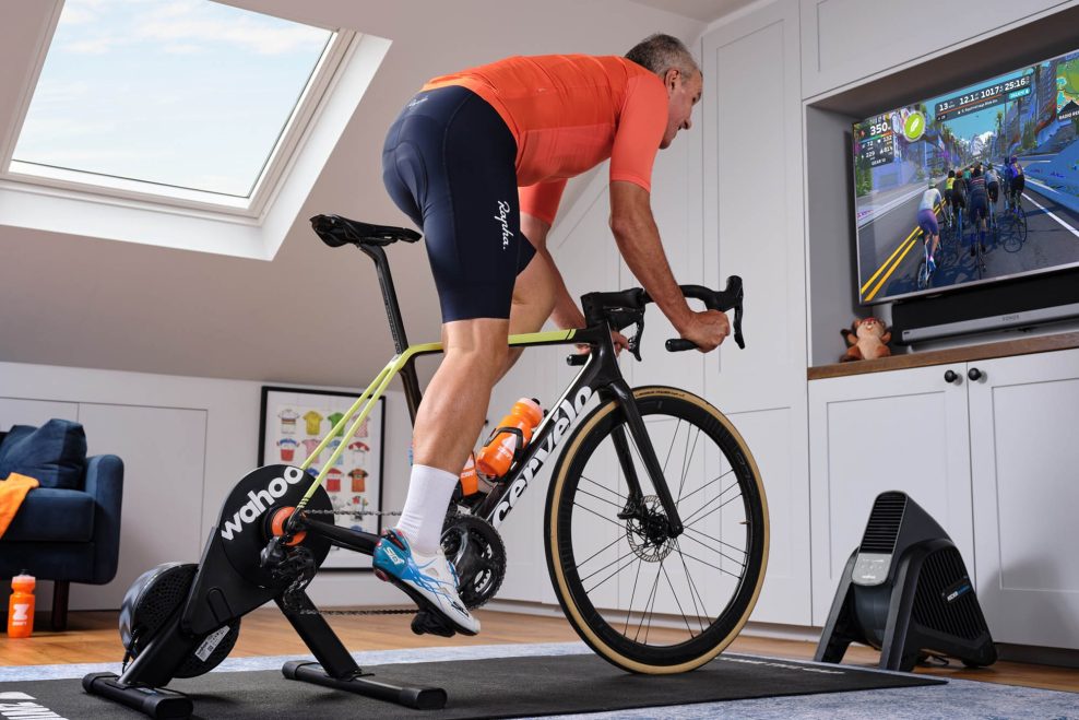 C&iacute;tite sa na trenaž&eacute;ri ako na spomaľovači času? T&yacute;chto 7 užitočn&yacute;ch tipov v&aacute;m v&yacute;razne spr&iacute;jemn&iacute; indoor tr&eacute;ning