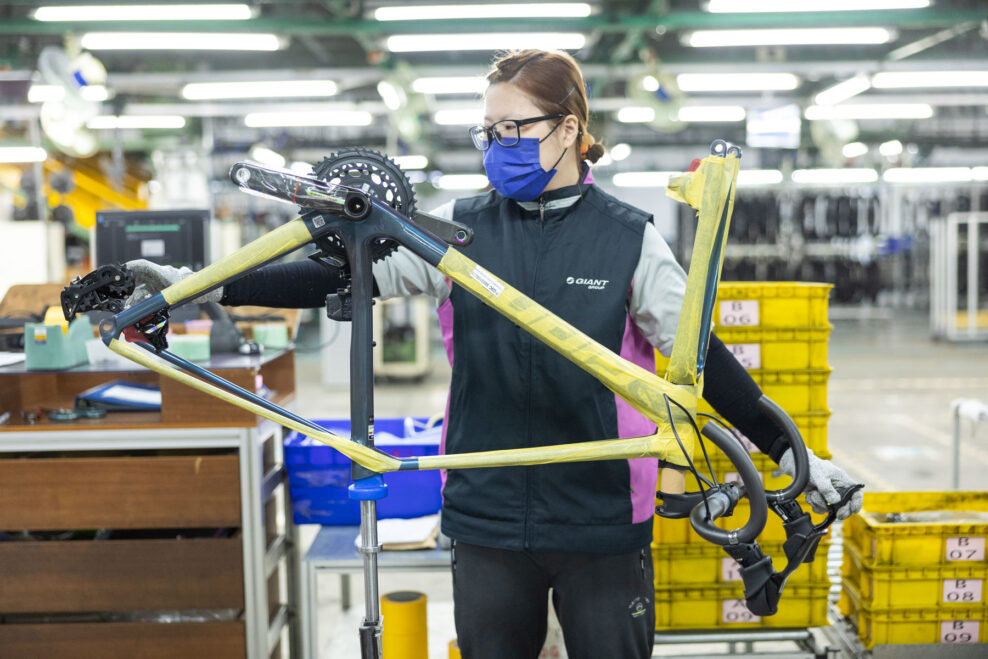 Novin&aacute;r varuje pred roz&scaron;&iacute;ren&yacute;m rizikom dlhov&eacute;ho nevoľn&iacute;ctva v taiwanskom cyklistickom priemysle po obvineniach z n&uacute;tenej pr&aacute;ce