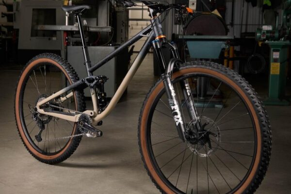 Trek uk&aacute;zal prototyp oceľov&eacute;ho bicykla Top Fuel
