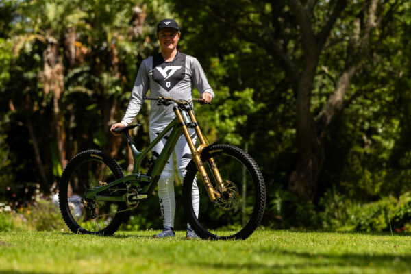 Kasper Woolley sa pres&uacute;va z discipl&iacute;ny enduro do zjazdu
