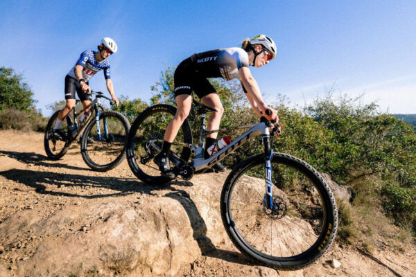 Bjorn Riley a Emilly Johnston prestupuj&uacute; do t&iacute;mu SCOTT-SRAM MTB Racing