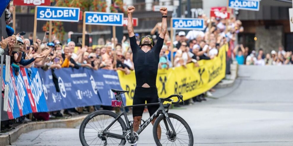 O amatérskeho cyklistu, ktorý prekonáva rekordy na Strave, majú záujem štyri tímy z WorldTour