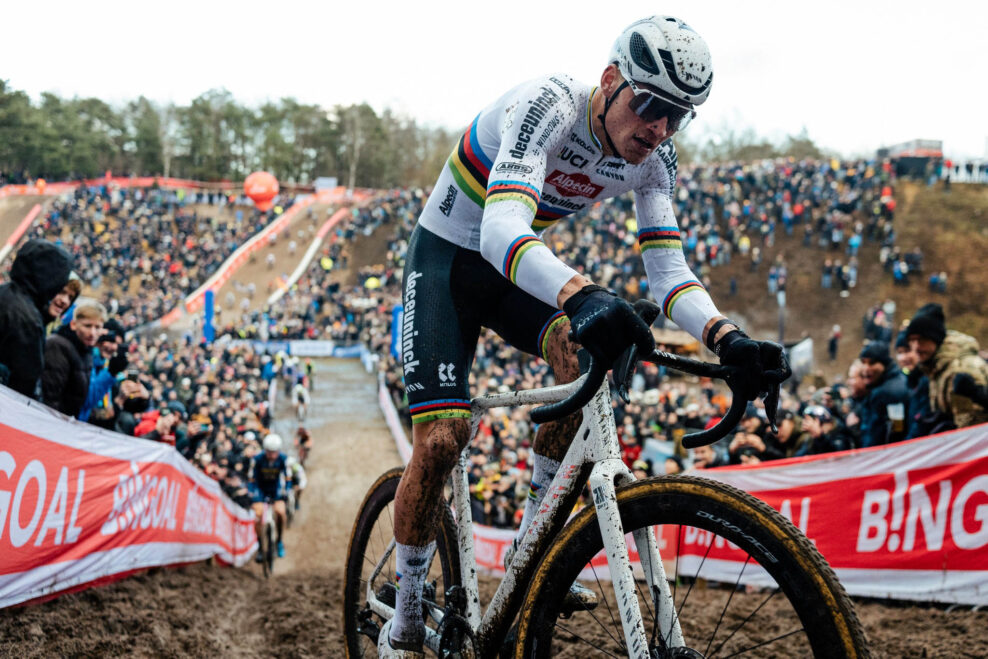 Mathieu van der Poel je &bdquo;o percento slab&scaron;&iacute; než minul&yacute; rok&ldquo;, ale pripraven&yacute; bojovať o v&iacute;ťazstvo pri sez&oacute;nnej premi&eacute;re v cyklokrose