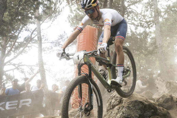 Tom Pidcock bude pretekať na bicykloch Pinarello aj po prestupe do Q36.5
