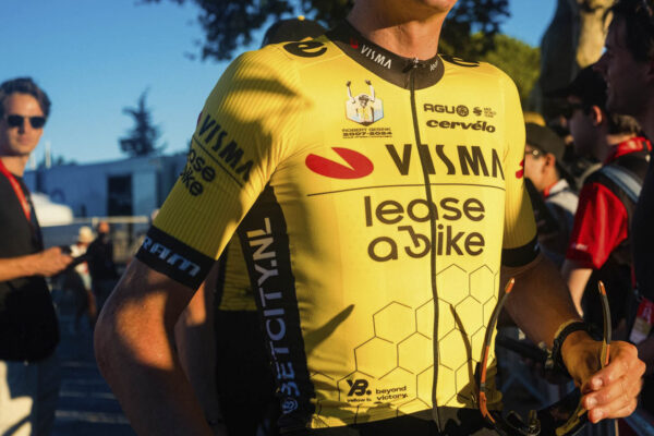 Tím Visma-Lease a Bike po šiestich rokoch ukončil spoluprácu so sponzorom oblečenia AGU