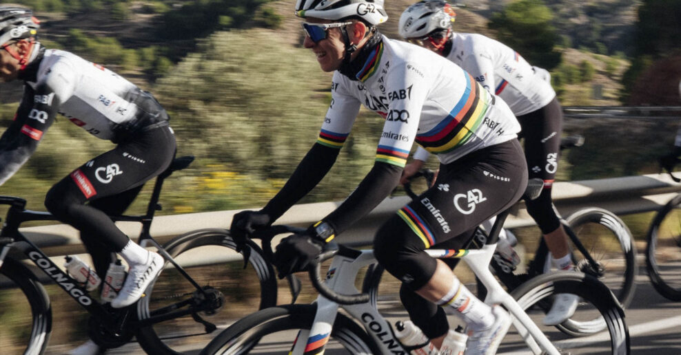 Tadej Pogačar prekonal rekord v stúpaní Coll de Rates šialenou rýchlosťou cez 31 km/h