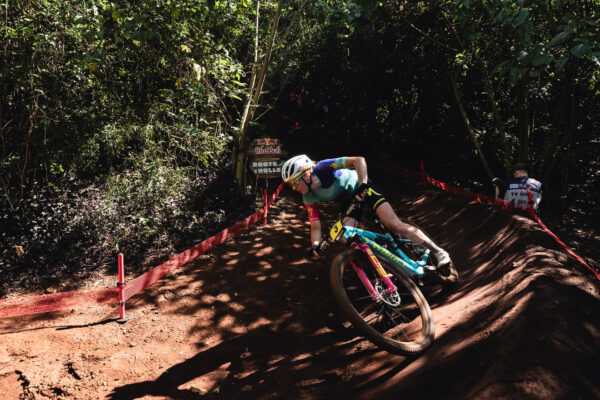 Haley Batten a Christopher Blevins pokračujú v Specialized Factory Racing