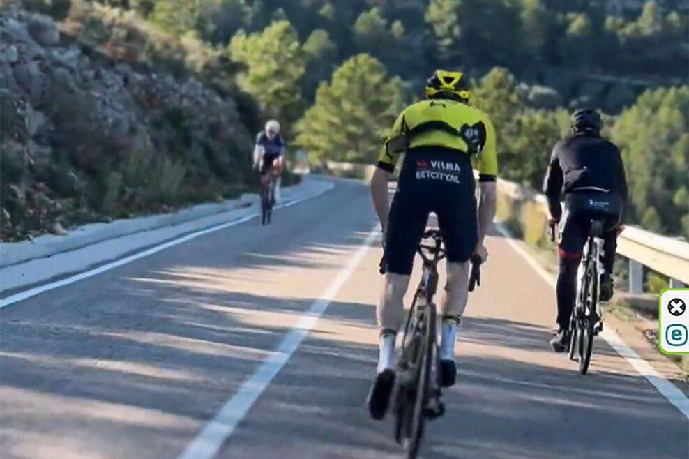 Video: Jonas Vingegaard obieha víkendových jazdcov na Coll de Rates