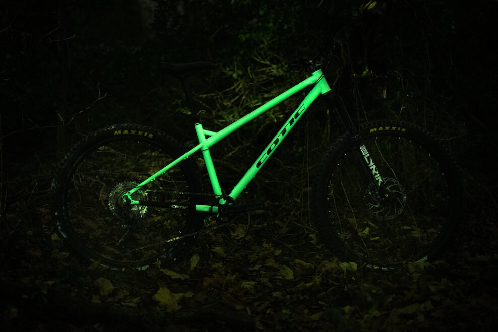 Cotic BFe: Hardtail, ktorý svieti v tme