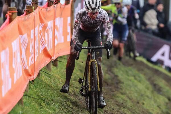 Vikt&oacute;ria Chladoňov&aacute; skončila piata v kateg&oacute;rii U23 v n&aacute;ročn&yacute;ch blatov&yacute;ch podmienkach Svetov&eacute;ho poh&aacute;ra v Maasmechelene