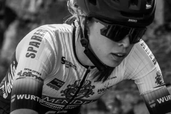 Len 19-ročná talianska cyklistka Sara Piffer zomrela po zrážke s autom počas tréningu
