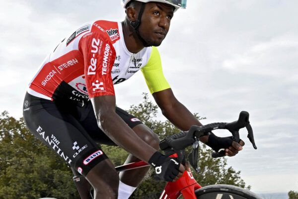 Biniam Girmay bude obhajovať zelený dres na Tour de France, sezónu začne sériou jednorázoviek v Španielsku