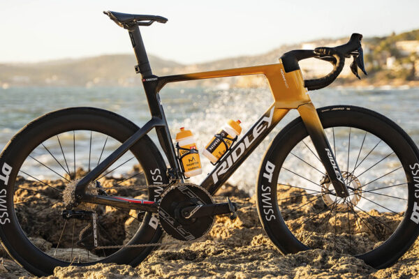 Ridley predstavil svoj &bdquo;najr&yacute;chlej&scaron;&iacute; cestn&yacute; bicykel&ldquo; &ndash; agres&iacute;vny aero &scaron;peci&aacute;l Noah Fast