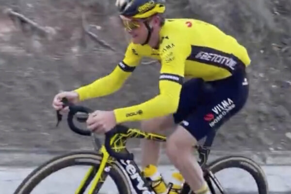 Video: Wout van Aert sa počas tréningu pobavil na silových intervaloch Seppa Kussa