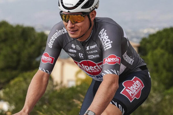 Tím Alpecin-Deceuninck predstavil nový dizajn dresov pre sezónu 2025