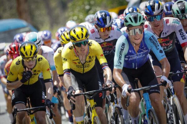 Dylan van Baarle utrpel zlomeninu kľúčnej kosti pri páde na Tour Down Under