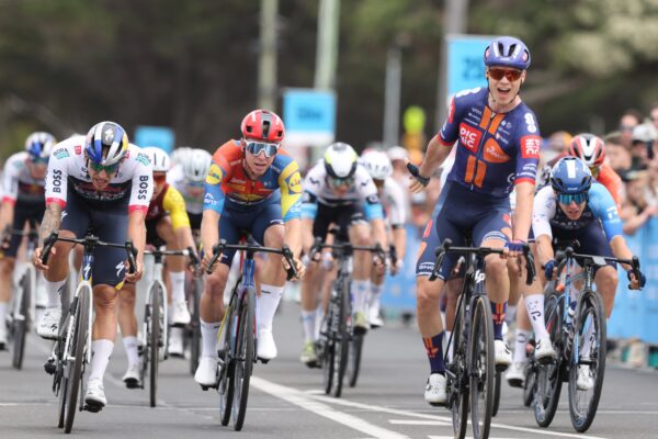 Tobias Lund Andresen porazil v šprinte Sama Welsforda a vyhral preteky Surf Coast Classic