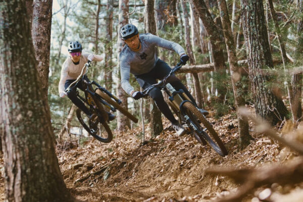Chris Grice a Neko Mulally testujú Specialized Turbo LEVO SL