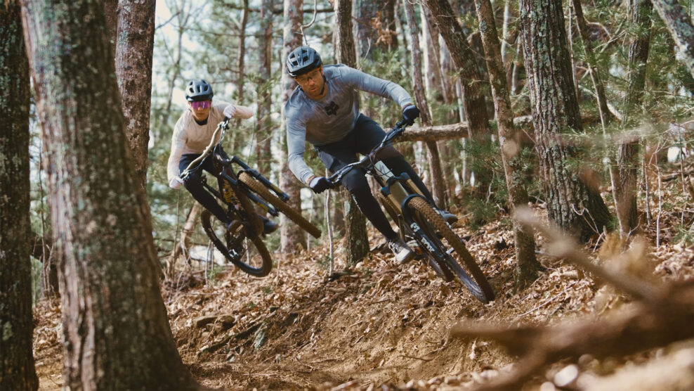 Chris Grice a Neko Mulally testujú Specialized Turbo LEVO SL