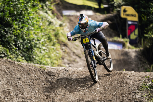 Specialized Gravity Team pokračuje v sezóne 2025 s nezmenenou zostavou