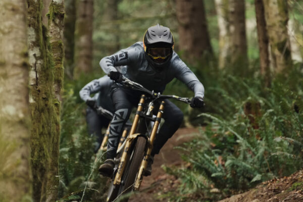 Video: Giant Factory Off-Road Team vítá Jakoba a Danea Jewettovcov