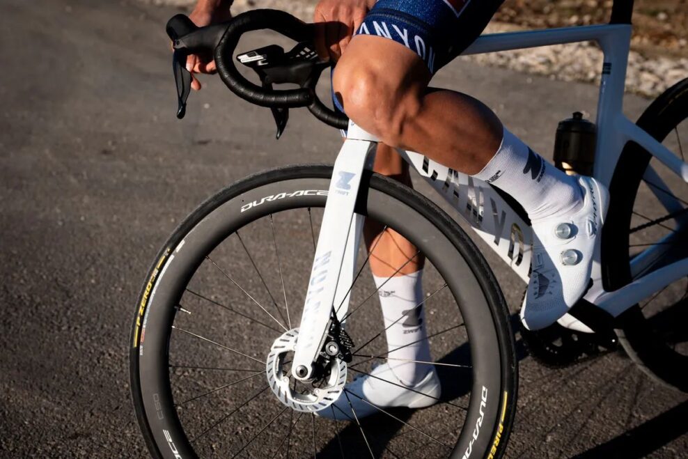 Mathieu van der Poel prechádza z plášťov Vittoria na Pirelli, tím Alpecin podpísal zmluvu s Pirelli na štyri roky
