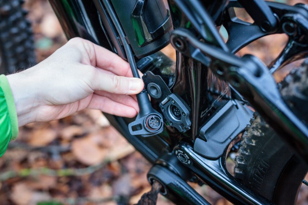 Poradňa: Ako sa vyhn&uacute;ť chyb&aacute;m, ktor&eacute; ničia bat&eacute;rie elektrobicyklov? Ak nech&aacute;te bat&eacute;riu &uacute;plne vybiť, m&ocirc;že sa trvalo po&scaron;kodiť