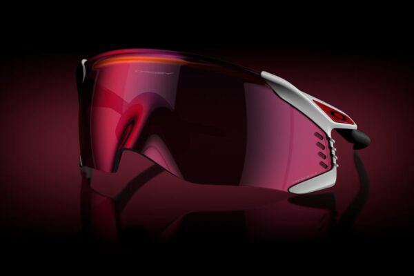 Oakley predstavuje nové modely okuliarov, vrátane inovatívnych Velo Kato bez pántov
