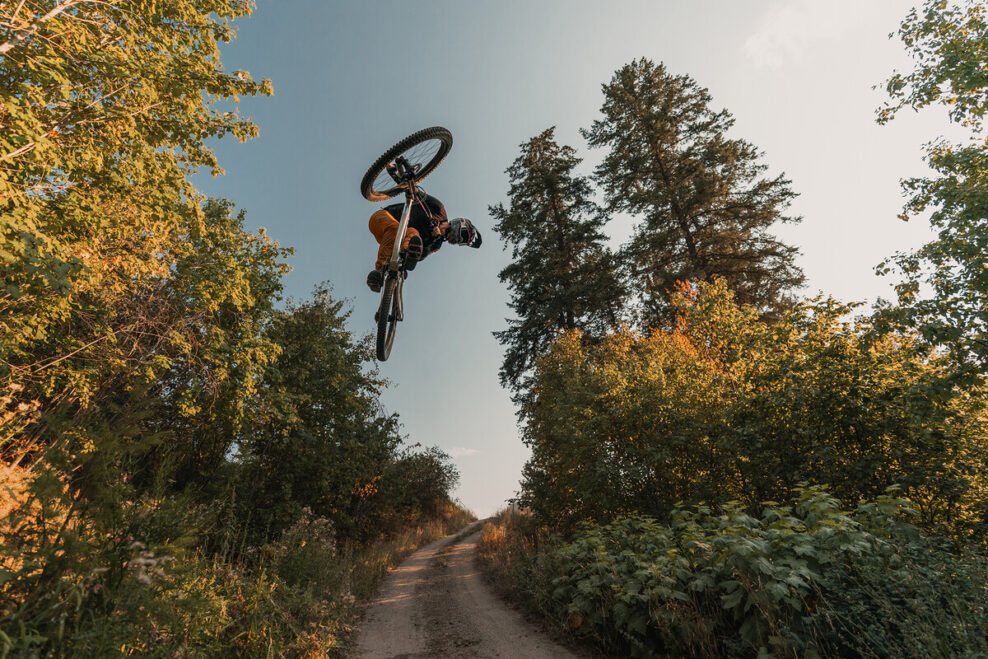 Video: Bas van Steenbergen oslavuje 12 rokov spolupráce s DEITY