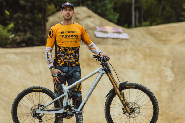 Značka Atherton Bikes odhalila nov&yacute; hlin&iacute;kov&yacute; bicykel S.200