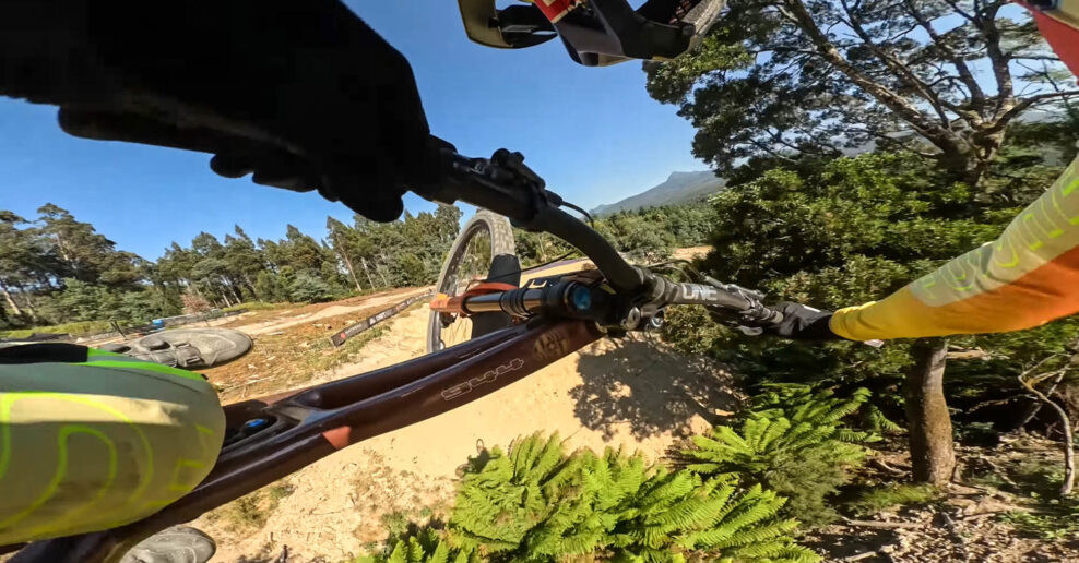 Video: Pozrite si trať Red Bull Hardline Tasmania 2025