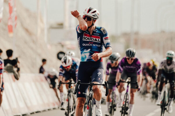 Louis Vervaeke vyhral druhú etapu Okolo Ománu po 127 km v úniku a 10-kilometrovom sóle