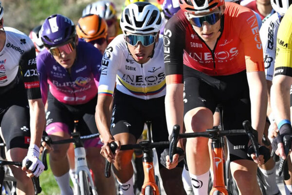 Egan Bernal má zlomenú kľúčnu kosť, potvrdil tím Ineos Grenadiers
