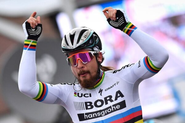Pekelné tempo, taktická brzda pred cieľom a cukríky Haribo. Ako Peter Sagan vyhral Kuurne-Brusel-Kuurne v roku 2017