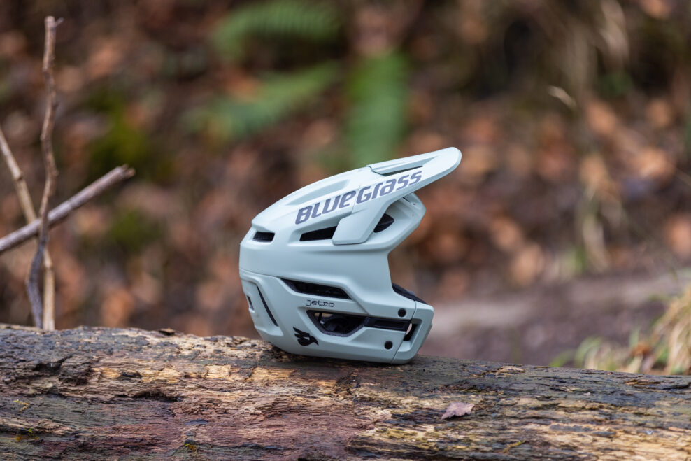 Test: Prilba BLUEGRASS JETRO