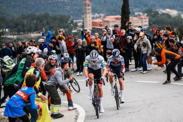 Primož Roglič porazil Juana Ayusa vo vrchárskom dojazde štvrtej etapy Okolo Katalánska