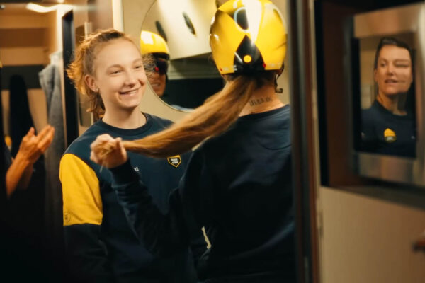 Video: Z&aacute;kulisie žensk&eacute;ho t&iacute;mu Visma-Lease a Bike na Mil&aacute;no &ndash; San Remo a Strade Bianche