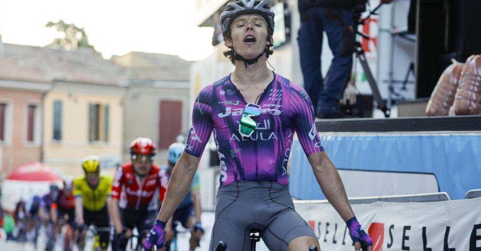 Paul Double vyhral druhú etapu Coppi e Bartali a ujal sa vedenia celkovej klasifikácie