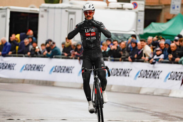 Jay Vine vyhral po 14-kilometrovom sóle tretiu etapu Coppi e Bartali