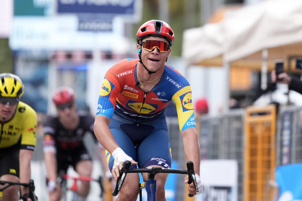 Juan Ayuso je celkov&yacute;m v&iacute;ťazom Tirreno-Adriatico, posledn&uacute; etapu vyhral v &scaron;printe Jonathan Milan