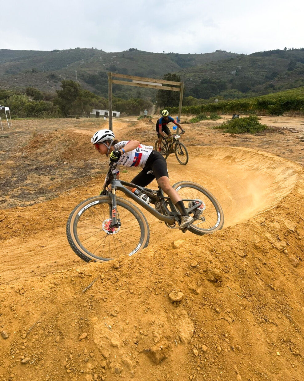Janka Keseg Števková a Martina Krahulcová si po 4. etape Cape Epic udržali 9. miesto