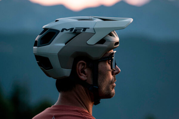 Nová prilba MET Revo získala päť hviezdičiek v teste Virginia Tech